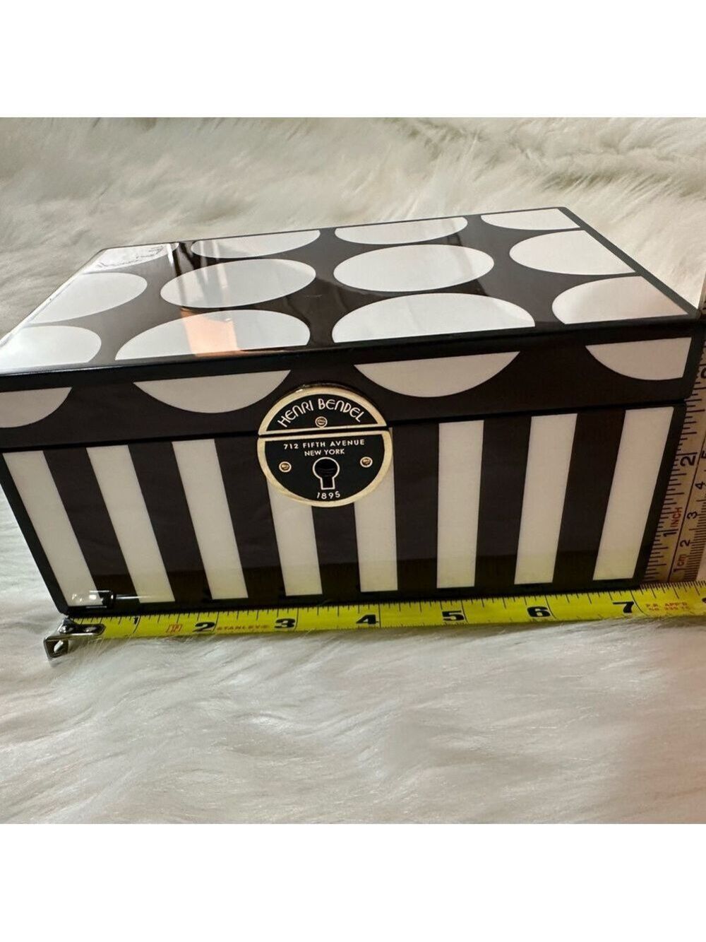 HENRI BENDEL BROWN AND WHITE STRIPES AND SPOTS “HOT FOR DOTS” LAQUER JEWELY BOX - Picture 4 of 14